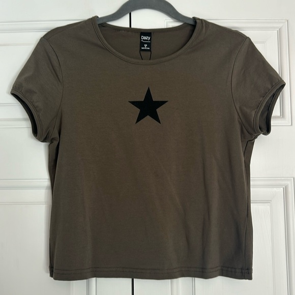 Tops - NWT graphic tee